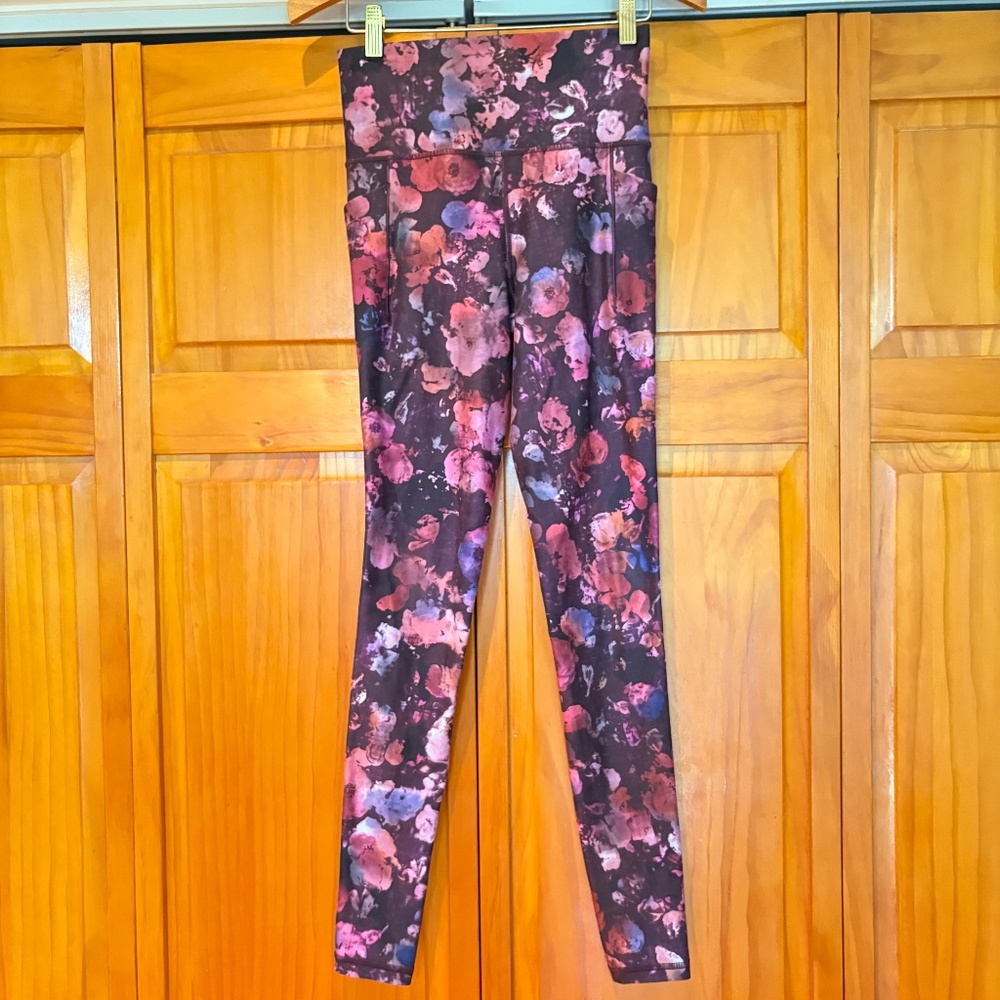 Athleta Salutation Stash Pocket Leggings Size XS, Pink, Blue Floral